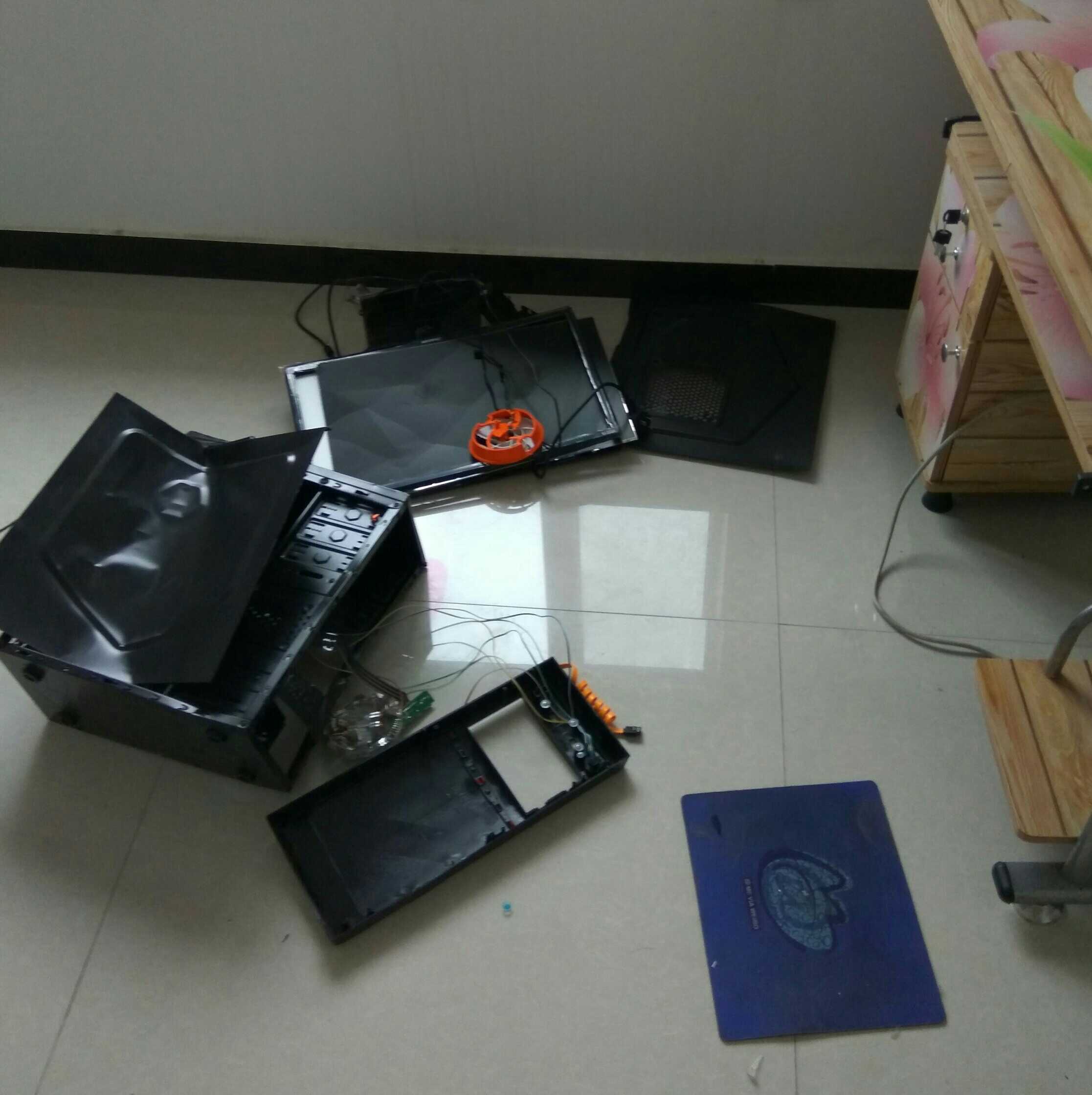 拆修一台被暴力砸碎的笔记本电脑 - 拆机乐园 数码之家